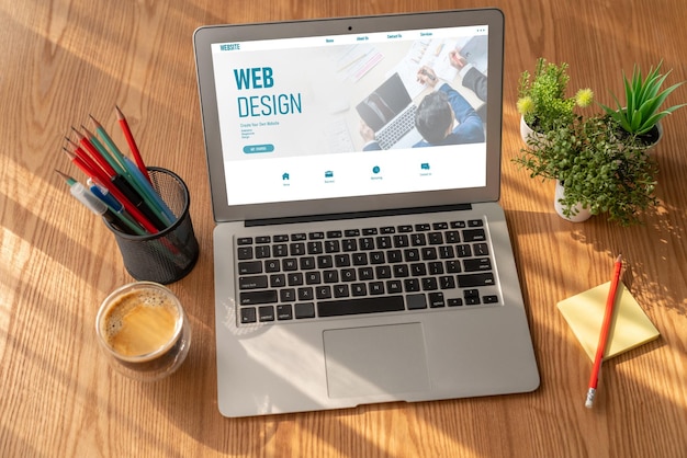 Il software di progettazione del sito web fornisce un modello di moda per le attività di vendita al dettaglio online
