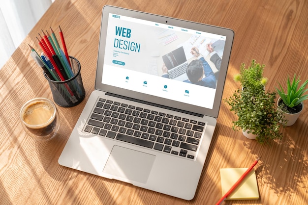 Il software di progettazione del sito web fornisce un modello di moda per le attività di vendita al dettaglio online