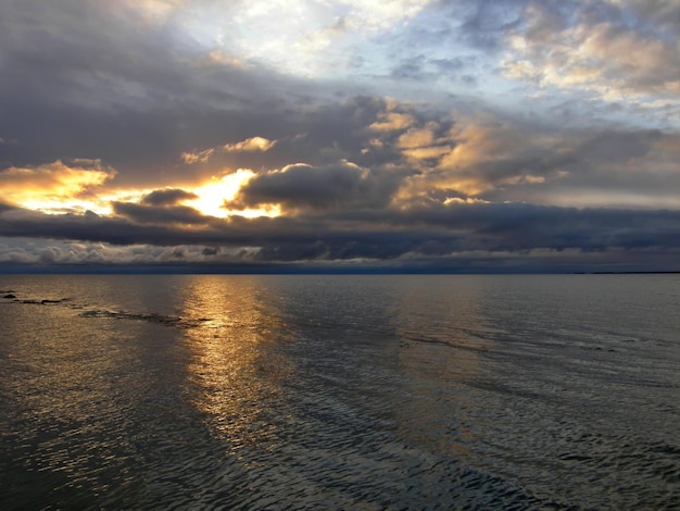 Il sole tramonta sul Mar Bianco Belomorsk Repubblica di Carelia