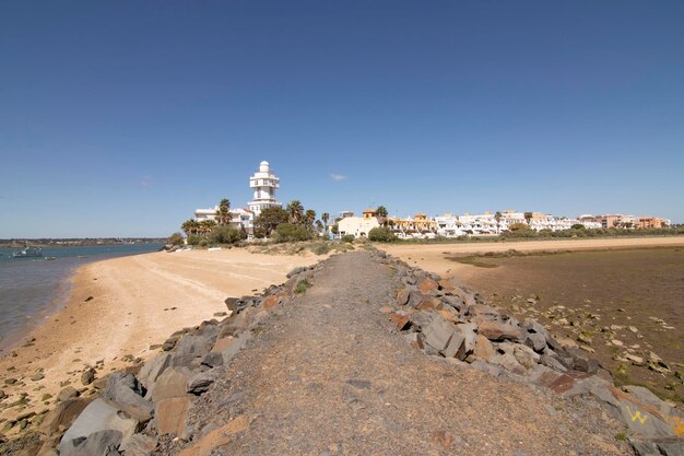 Il suggestivo faro di Isla CristinaHuelva Molto visitato dai turistiVista dalla diga foranea