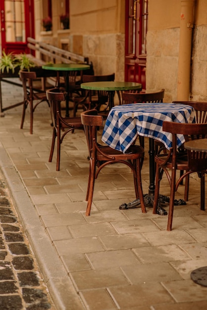 Il tavolo di un caffè di strada