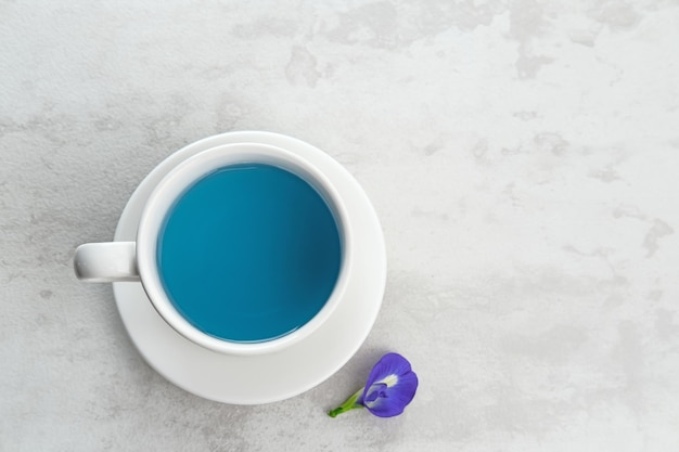 Il tè ai fiori di farfalla Teh Telang è una tisana a base di infuso del fiore di Clitoria ternatea