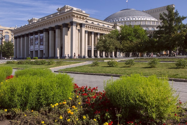 Il Teatro dell'Opera di Novosibirsk in autunno