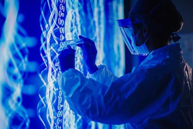 il tecnico di laboratorio identifica il pallone