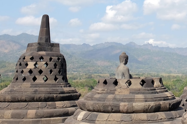 Il tempio buddista di Borobudur grande architettura religiosa a Magelang Java centrale Indonesia