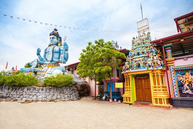 Il tempio Koneswaram noto anche come Dakshinakailasha è un classico tempio indù medievale dedicato a Lord Shiva a Trincomalee, Sri Lanka