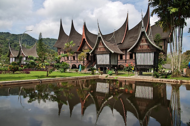 Il tempio sull'isola di Sumatra, in Indonesia