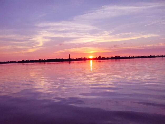 Il tramonto del fiume