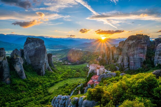 Il tramonto sui monasteri di Meteora