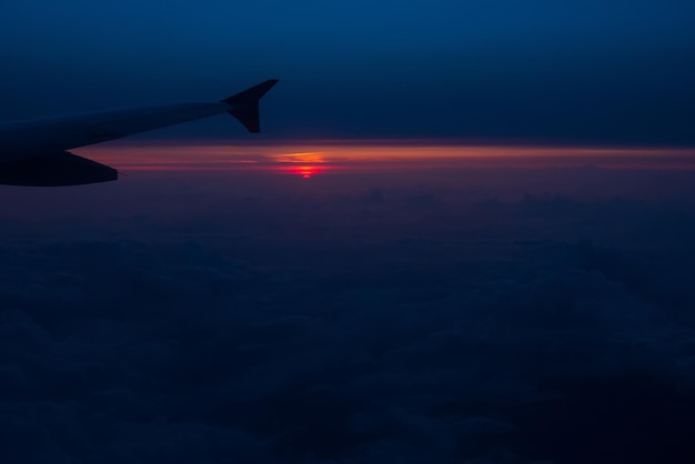 Il tramonto visto da un aereo