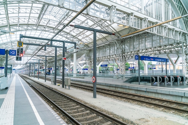 Il treno si è fermato sul binario della stazione ferroviaria