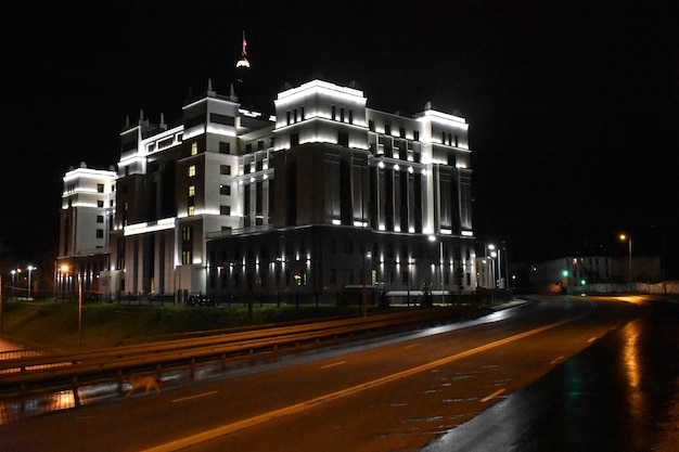 Il tribunale si illumina di notte