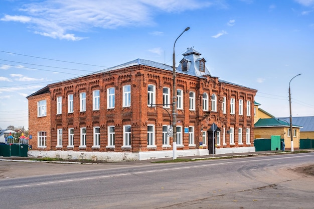 Il vecchio edificio della palestra femminile Lenin Street Gorokhovets