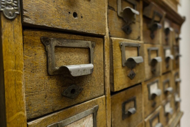 Il vecchio sistema di archiviazione in una biblioteca
