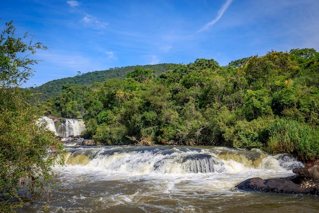 Il velo delle spose cade a Pocos de Caldas Minas Gerais Brasile