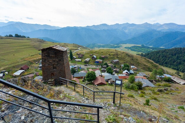 Il villaggio di Upper Omalo e la fortezza Keselo. Viaggio in Georgia. Caucaso