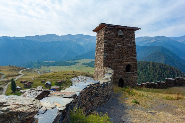 Il villaggio di Upper Omalo e la fortezza Keselo. Viaggio in Georgia. Caucaso