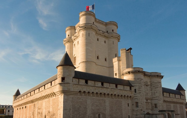 Il Vincennes è un castello storico situato ad est di Parigi, in Francia