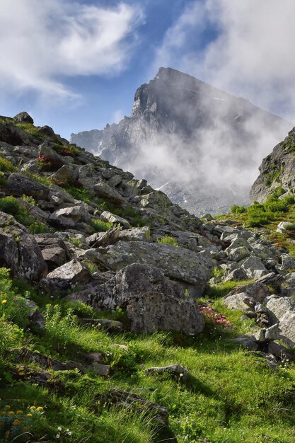 Il Visomozzobella vetta posta di fronte al Monviso