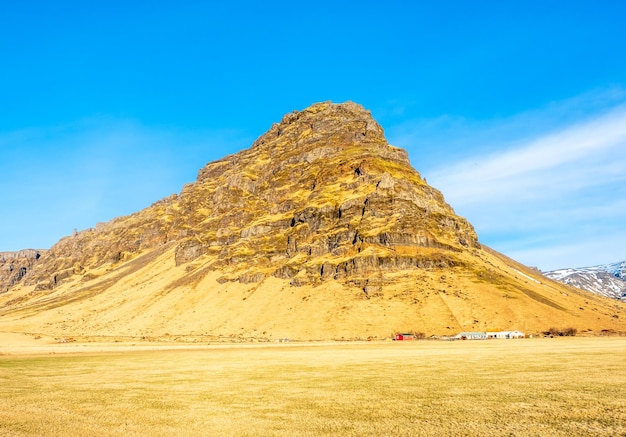 Il vulcano Eyjafjallajokull ha eruttato nel 2010 un punto di riferimento dell'Islanda con una scena naturale circondata