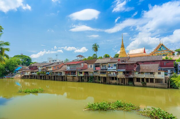 Il wat Bot sul lungomare di Chanthaboon sul fiume Mae Nam Chanthaburi nella città vecchia di