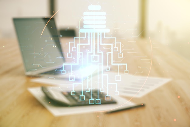 Illustrazione della lampadina creativa virtuale con microcircuito su calcolatrice sfocata e sfondo del computer concetto di tecnologia futura Esposizione multipla