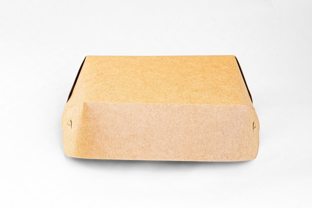 Imballaggio in carta artigianale Vassoio per cibo da asporto Scatola di cartone usa e getta artigianale ecologica Concetto senza plastica o zero rifiuti