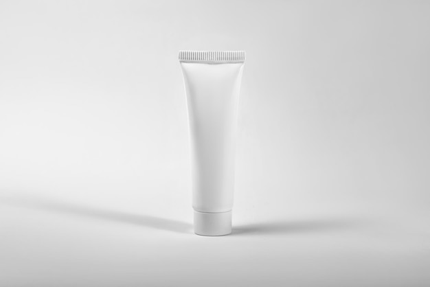 Imballaggio tubo crema isolato su bianco Stock mockup