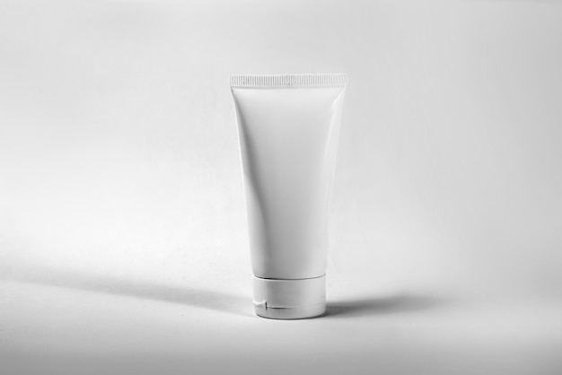 Imballaggio tubo crema isolato su bianco Stock mockup