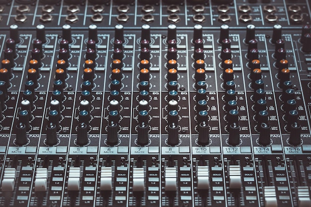 Immagine completa del mixer sonoro