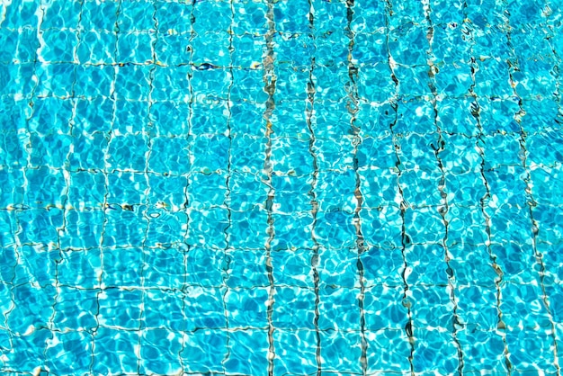 Immagine completa della piscina