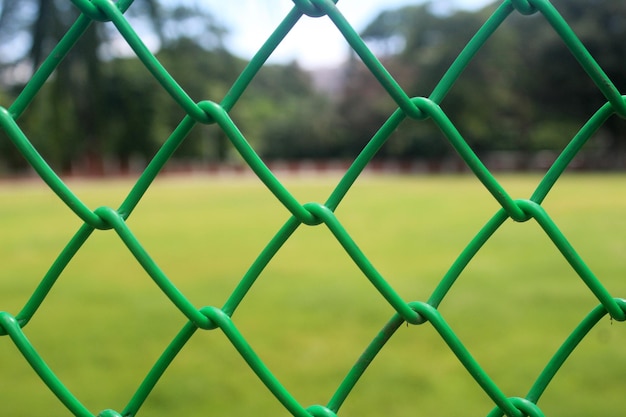 Immagine completa della recinzione a catena nel parco giochi