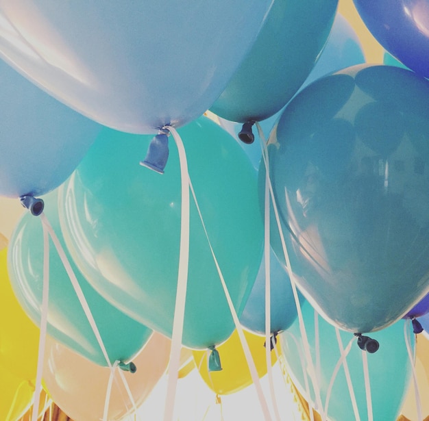 Immagine completa di palloncini colorati