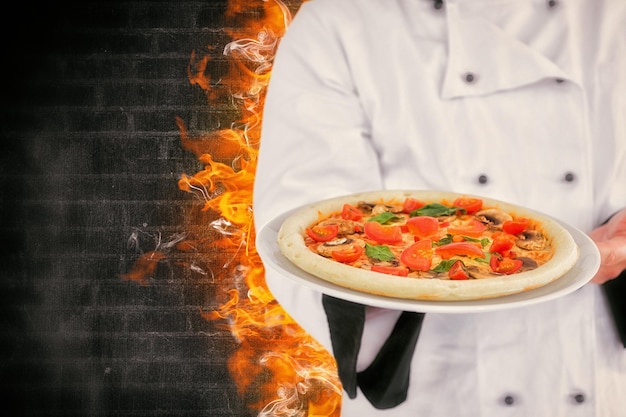 Immagine composita del cuoco unico maschio che offre pizza