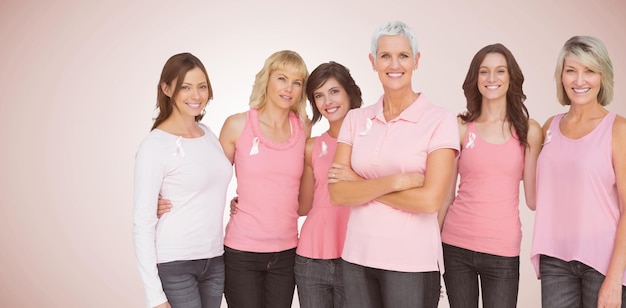 Immagine composita del ritratto di donne sicure di sé che sostengono la consapevolezza del cancro al seno