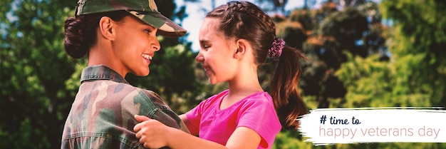 Immagine composita della figlia di trasporto della donna dell'esercito