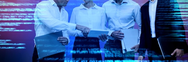 Immagine composita di uomini d'affari in possesso di file che discutono su tablet