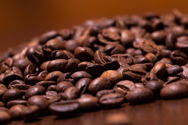 Immagine del primo piano dei chicchi di caffè arrostiti