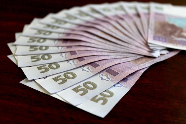 Immagine di sfondo del denaro ucraino del valore di 50 grivna