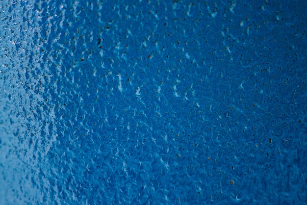 Immagine di sfondo del primo piano di superficie metallico strutturato blu. Superficie in ferro verniciata in blu.