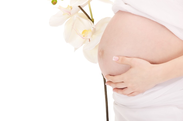 immagine luminosa del primo piano della bella pancia della donna incinta