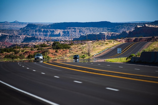 Immagine panoramica di una strada panoramica, USA. Rettilineo infinito, Route 66.