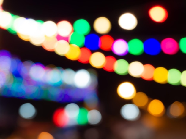 Immagine sfocata astratta della luce colorata del bokeh festa notturna Sfondo bokeh festivo sfocato