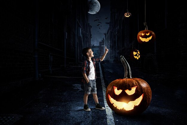 Immagine spettrale e spaventosa di Halloween. Tecnica mista