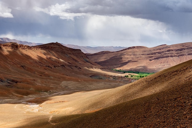 Immagini del Marocco. Uno scorcio dell'alta valle del Todra e delle sue montagne aride