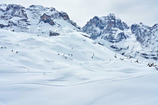 Immagini delle rotte di neve di Madona di Campiglio