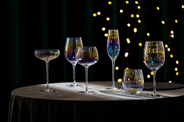 Immagini di bicchieri vuoti per il vino, bicchieri vuoti per l'acqua, bicchieri per ristoranti, bicchieri per il vino.