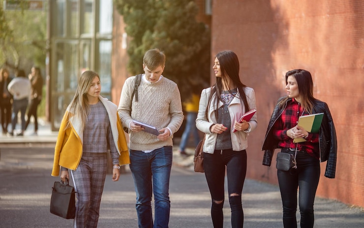 Foto immagini di qualità premium di studenti all'estero e studenti universitari