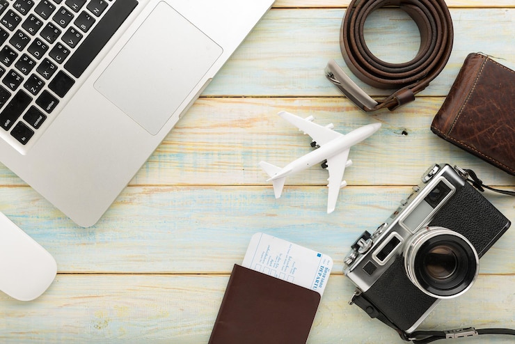 Foto immediatamente sopra la foto degli accessori personali sul tavolo