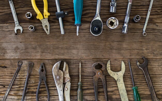 Immediatamente sopra la ripresa degli strumenti di lavoro sul legno